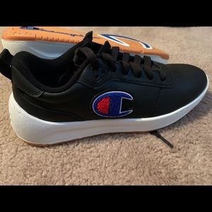 5.5 youth boys black champion court low